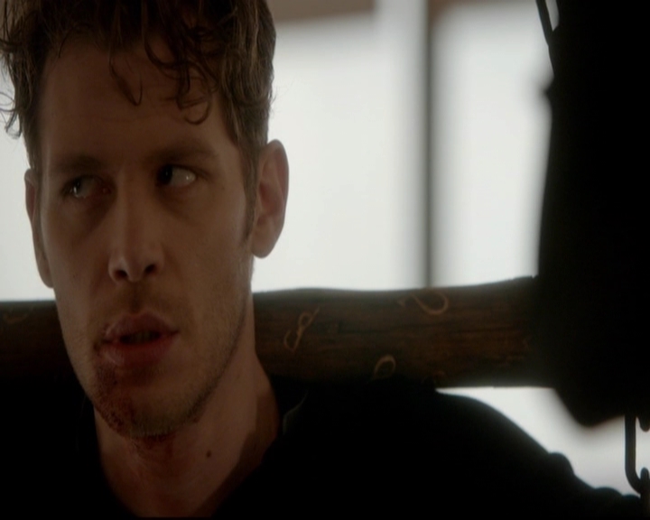 VampireDiariesWorld-dot-nl_TheOriginals_3x18TheDevilComesHereAndSighs0756.jpg