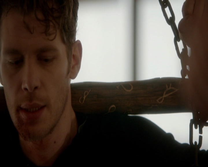 VampireDiariesWorld-dot-nl_TheOriginals_3x18TheDevilComesHereAndSighs0758.jpg