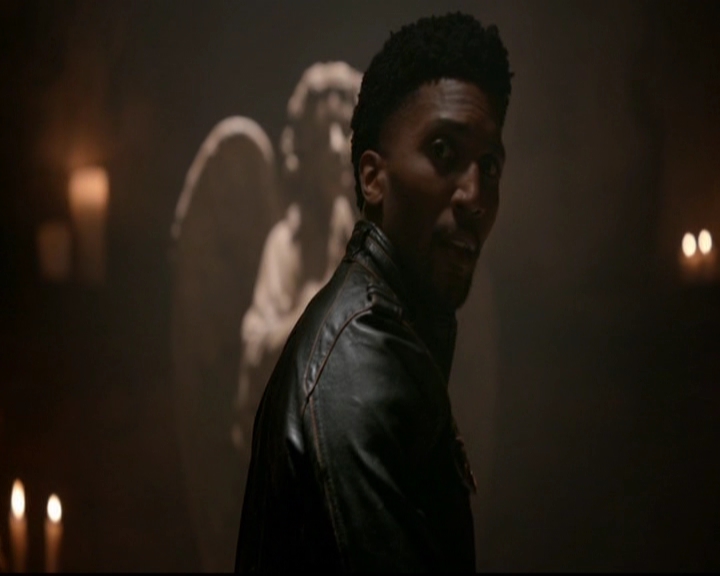 VampireDiariesWorld-dot-nl_TheOriginals_3x18TheDevilComesHereAndSighs0821.jpg