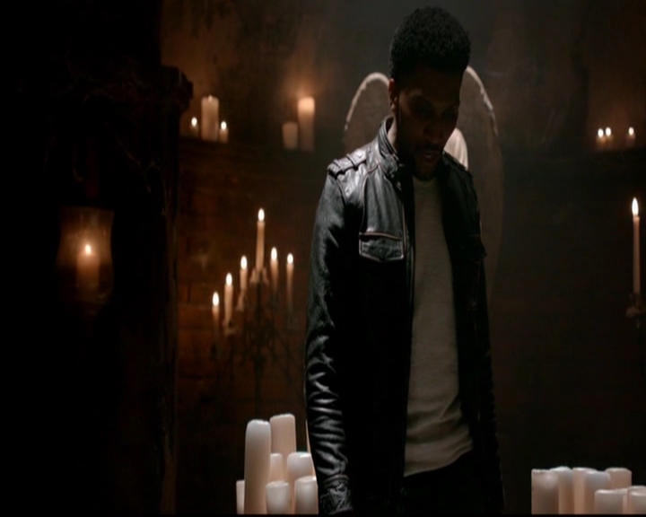 VampireDiariesWorld-dot-nl_TheOriginals_3x18TheDevilComesHereAndSighs0824.jpg