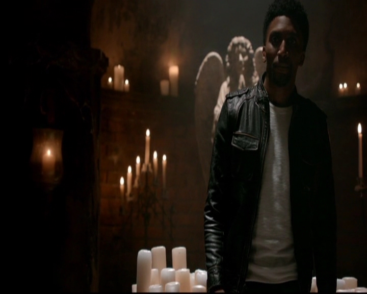 VampireDiariesWorld-dot-nl_TheOriginals_3x18TheDevilComesHereAndSighs0825.jpg