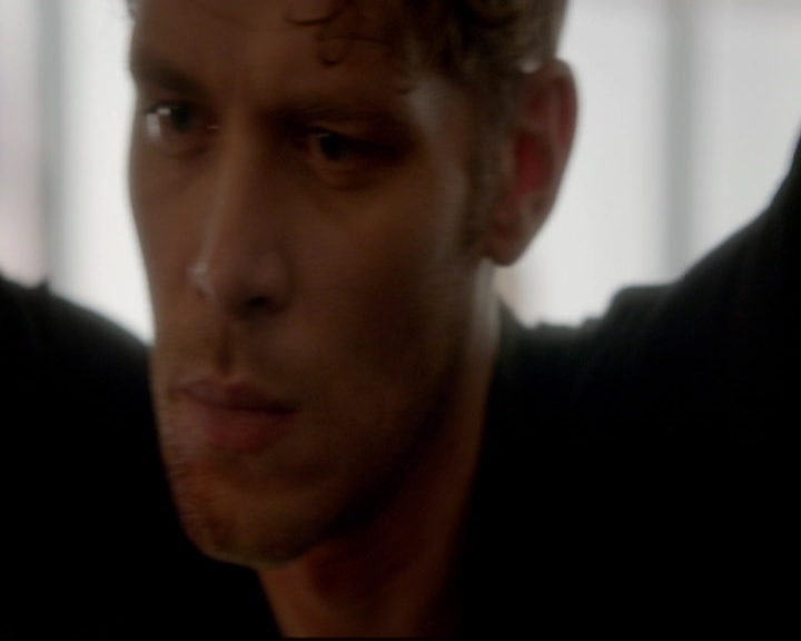 VampireDiariesWorld-dot-nl_TheOriginals_3x18TheDevilComesHereAndSighs0885.jpg