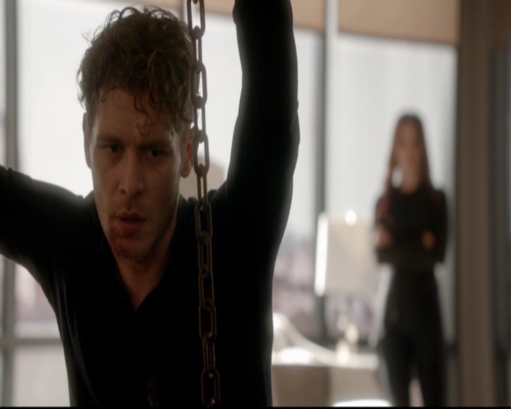 VampireDiariesWorld-dot-nl_TheOriginals_3x18TheDevilComesHereAndSighs0893.jpg