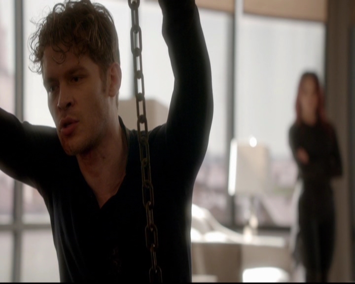 VampireDiariesWorld-dot-nl_TheOriginals_3x18TheDevilComesHereAndSighs0906.jpg