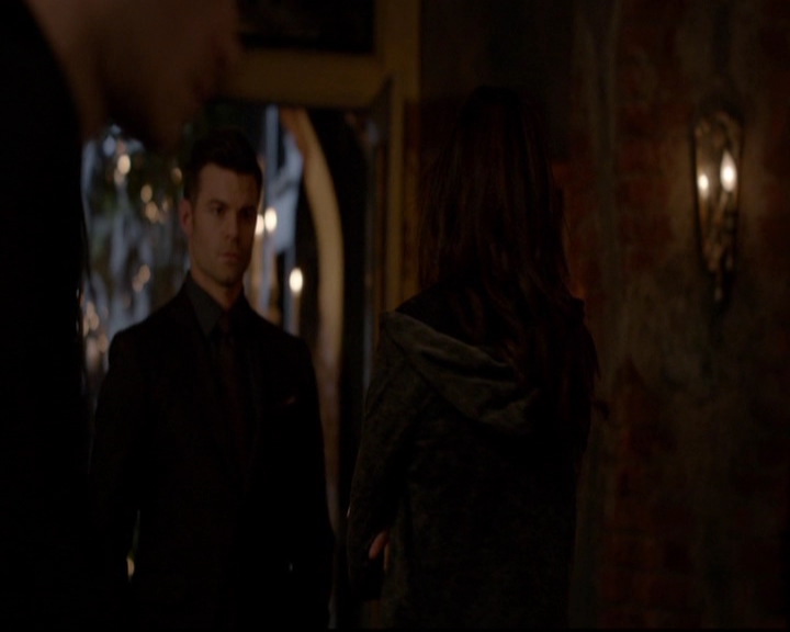 VampireDiariesWorld-dot-nl_TheOriginals_3x18TheDevilComesHereAndSighs2148.jpg