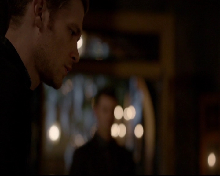 VampireDiariesWorld-dot-nl_TheOriginals_3x18TheDevilComesHereAndSighs2152.jpg