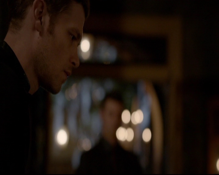 VampireDiariesWorld-dot-nl_TheOriginals_3x18TheDevilComesHereAndSighs2153.jpg