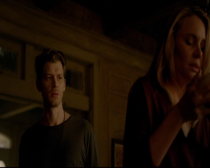 VampireDiariesWorld-dot-nl_TheOriginals_3x19NoMoreHeartbreaks0910.jpg