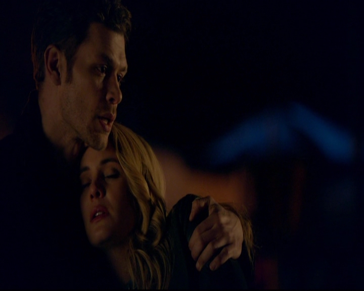 VampireDiariesWorld-dot-nl_TheOriginals_3x19NoMoreHeartbreaks1854.jpg