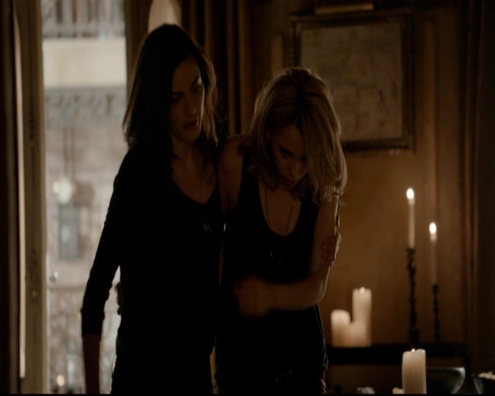 VampireDiariesWorld-dot-nl_TheOriginals_3x22TheBloodyCrown0523.jpg