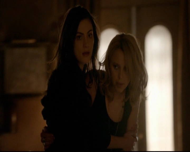 VampireDiariesWorld-dot-nl_TheOriginals_3x22TheBloodyCrown0524.jpg