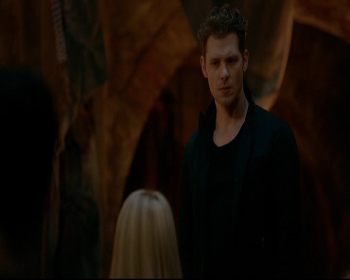 VampireDiariesWorld-dot-nl_TheOriginals_3x22TheBloodyCrown1554.jpg