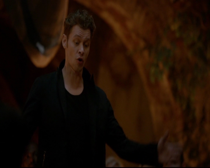 VampireDiariesWorld-dot-nl_TheOriginals_3x22TheBloodyCrown1716.jpg