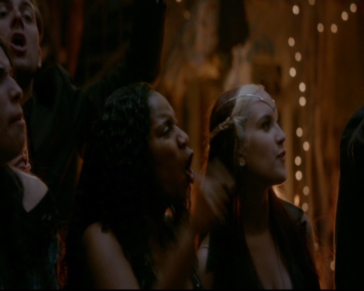 VampireDiariesWorld-dot-nl_TheOriginals_3x22TheBloodyCrown1840.jpg