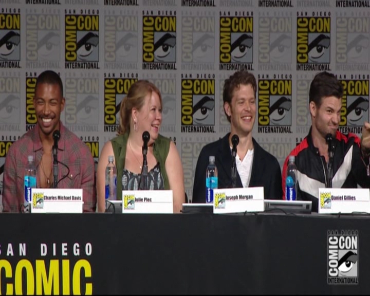 VampireDiariesWorld-dot-nl_TheOriginals_Season3-2015ComicConPanel0433.jpg