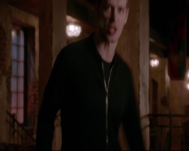 VampireDiariesWorld-dot-nl_TheOriginals_3x18TheDevilComesHereAndSighs-deletedscenes0040.jpg