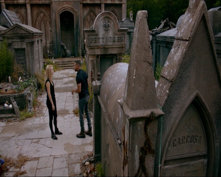 VampireDiaries-dot-nl_TheOriginals4x02NoQuarter0920.jpg