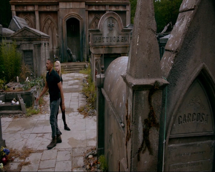 VampireDiaries-dot-nl_TheOriginals4x02NoQuarter0922.jpg