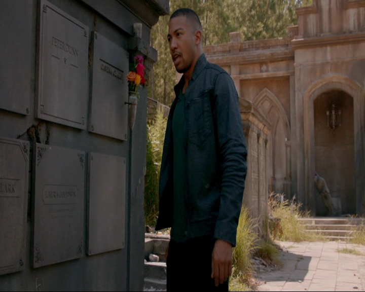 VampireDiaries-dot-nl_TheOriginals4x05IHearYouKnocking0712.jpg