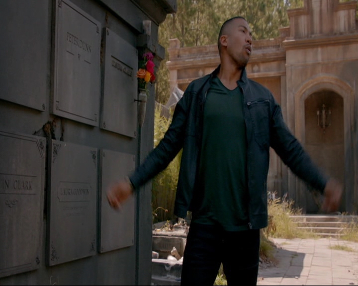 VampireDiaries-dot-nl_TheOriginals4x05IHearYouKnocking0714.jpg