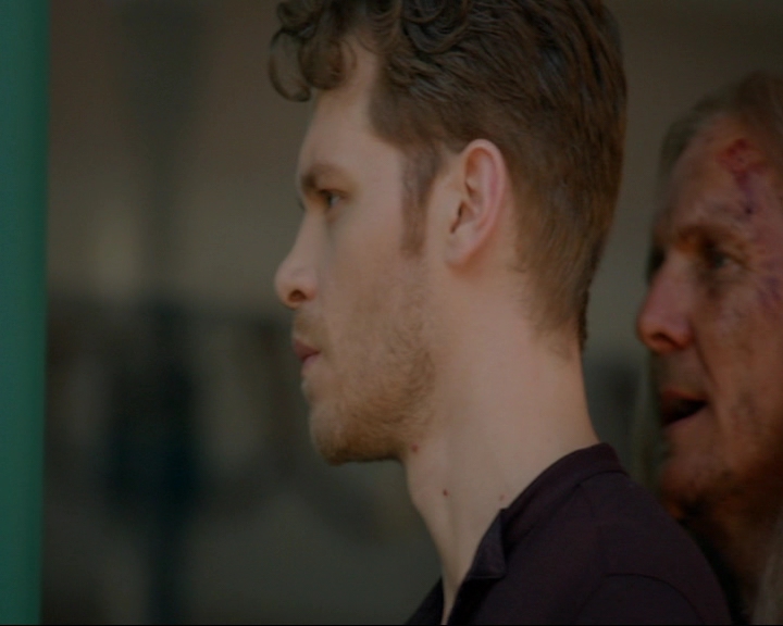 VampireDiaries-dot-nl_TheOriginals4x05IHearYouKnocking0802.jpg