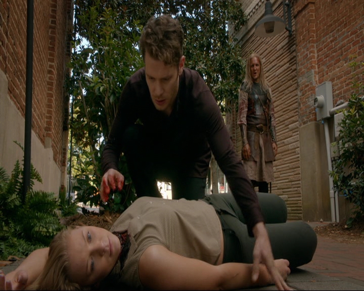 VampireDiaries-dot-nl_TheOriginals4x05IHearYouKnocking1222.jpg