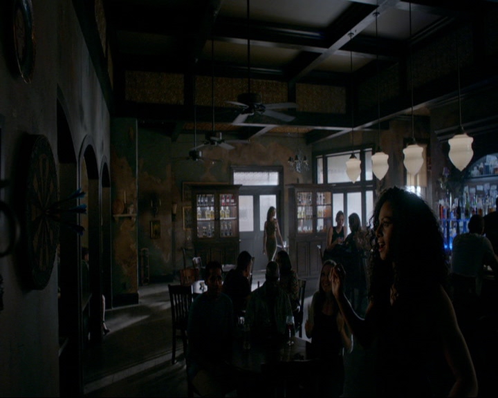 VampireDiaries-dot-nl_TheOriginals4x06BagOfCobras0343.jpg