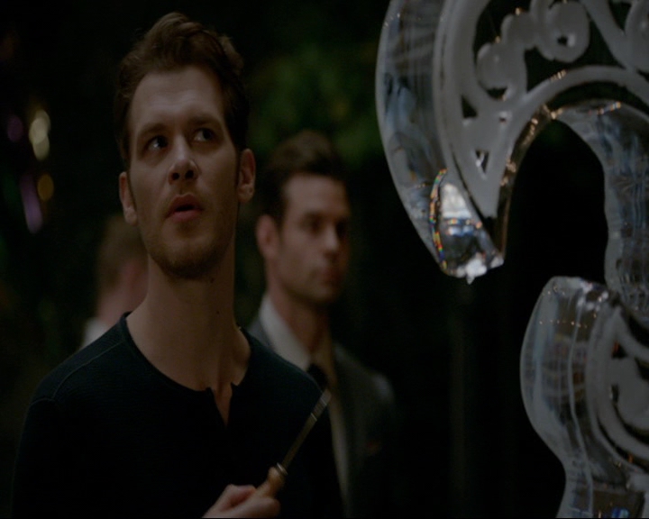 VampireDiaries-dot-nl_TheOriginals4x06BagOfCobras0402.jpg