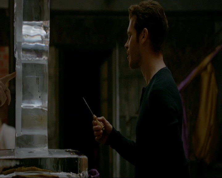 VampireDiaries-dot-nl_TheOriginals4x06BagOfCobras0409.jpg