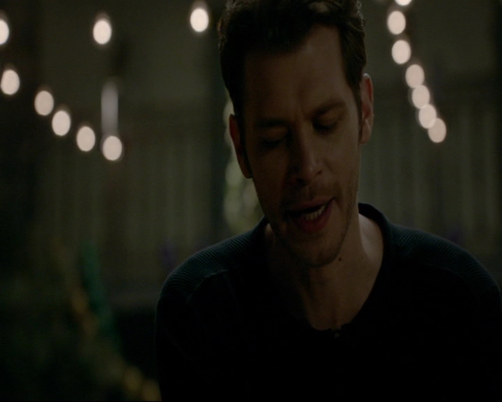 VampireDiaries-dot-nl_TheOriginals4x06BagOfCobras0442.jpg