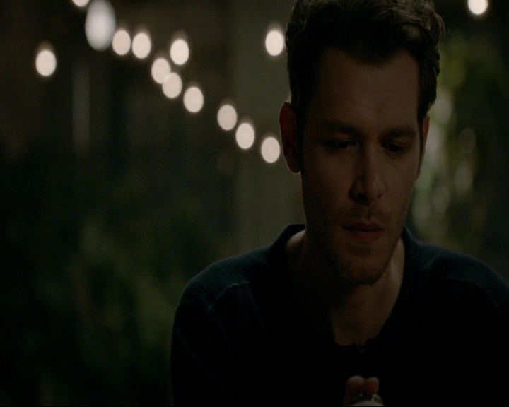 VampireDiaries-dot-nl_TheOriginals4x06BagOfCobras0448.jpg