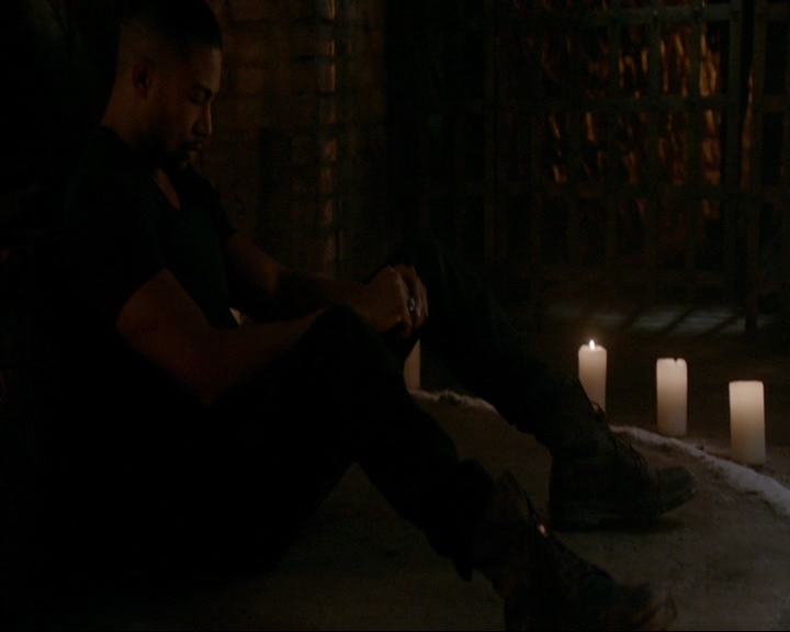 VampireDiaries-dot-nl_TheOriginals4x06BagOfCobras0489.jpg