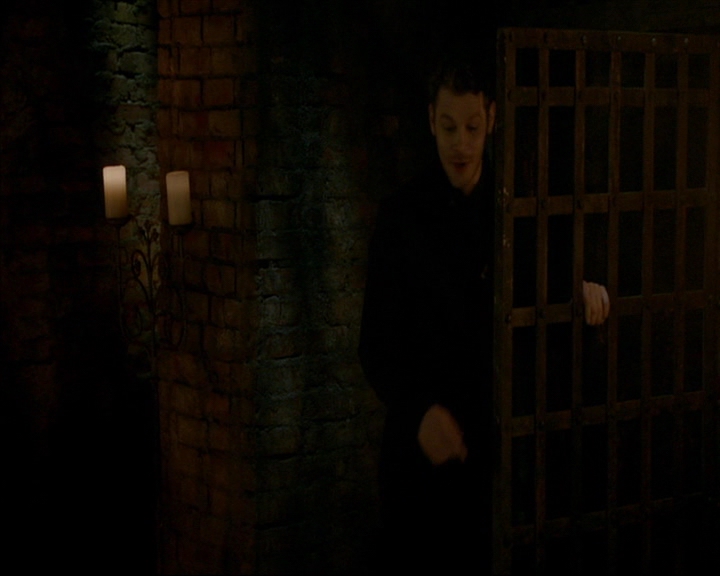 VampireDiaries-dot-nl_TheOriginals4x06BagOfCobras0494.jpg