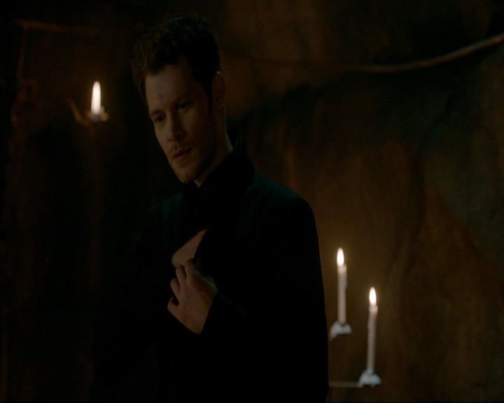 VampireDiaries-dot-nl_TheOriginals4x06BagOfCobras0501.jpg