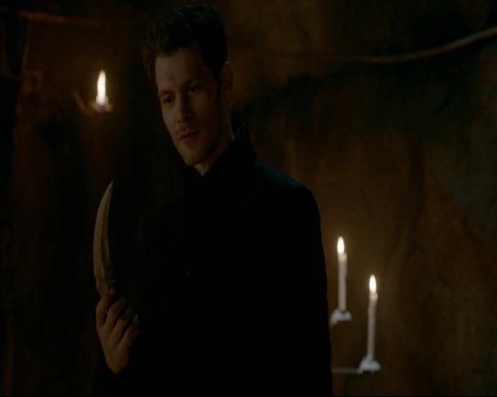 VampireDiaries-dot-nl_TheOriginals4x06BagOfCobras0503.jpg