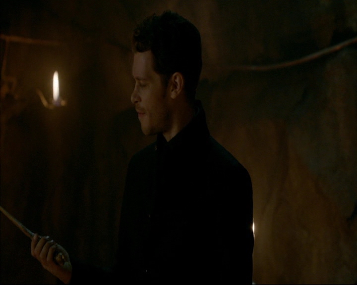 VampireDiaries-dot-nl_TheOriginals4x06BagOfCobras0506.jpg