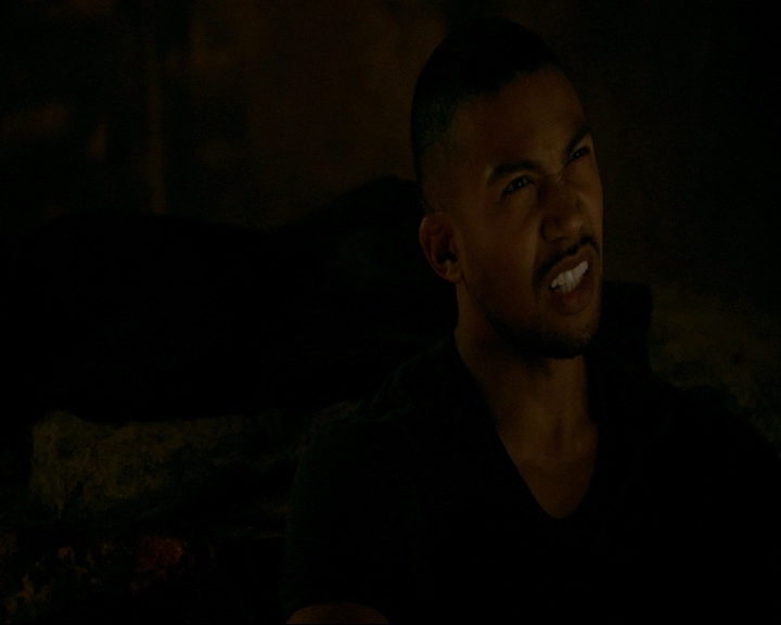 VampireDiaries-dot-nl_TheOriginals4x06BagOfCobras0510.jpg