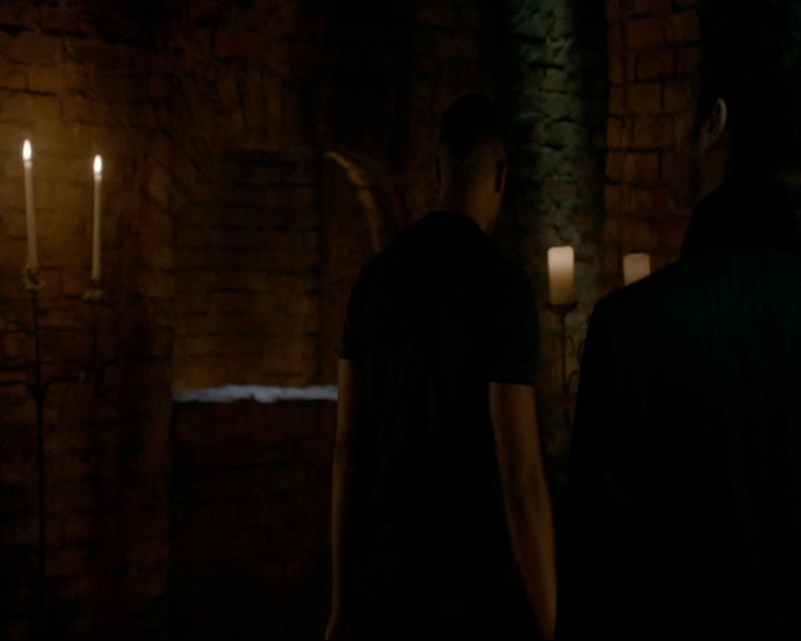 VampireDiaries-dot-nl_TheOriginals4x06BagOfCobras0526.jpg