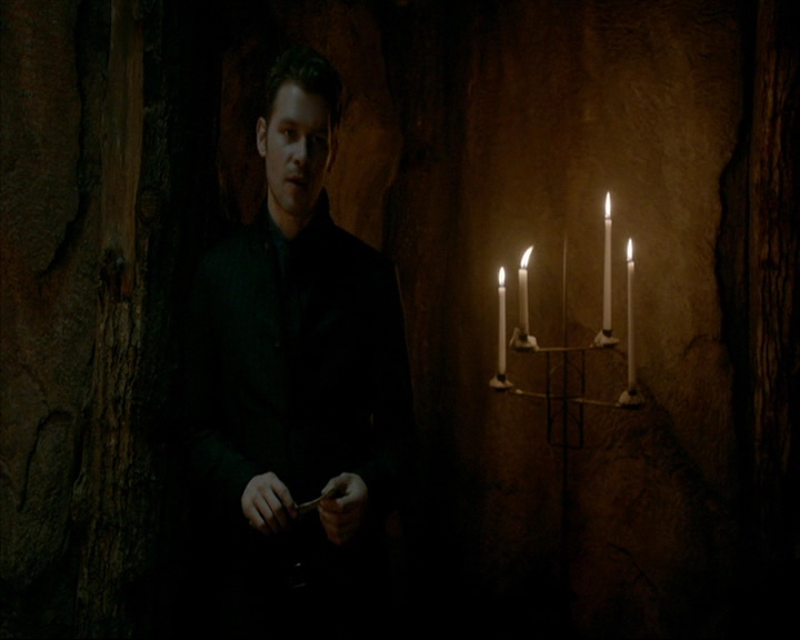 VampireDiaries-dot-nl_TheOriginals4x06BagOfCobras0536.jpg