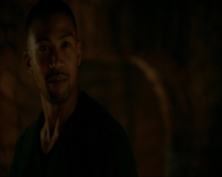 VampireDiaries-dot-nl_TheOriginals4x06BagOfCobras0556.jpg