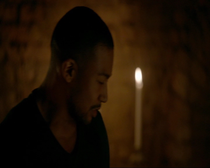 VampireDiaries-dot-nl_TheOriginals4x06BagOfCobras0559.jpg