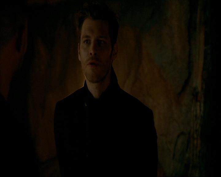 VampireDiaries-dot-nl_TheOriginals4x06BagOfCobras0568.jpg