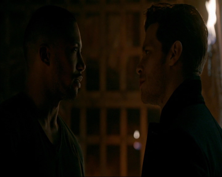 VampireDiaries-dot-nl_TheOriginals4x06BagOfCobras0580.jpg