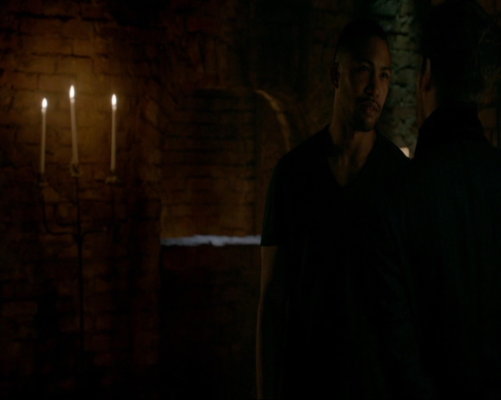 VampireDiaries-dot-nl_TheOriginals4x06BagOfCobras0588.jpg