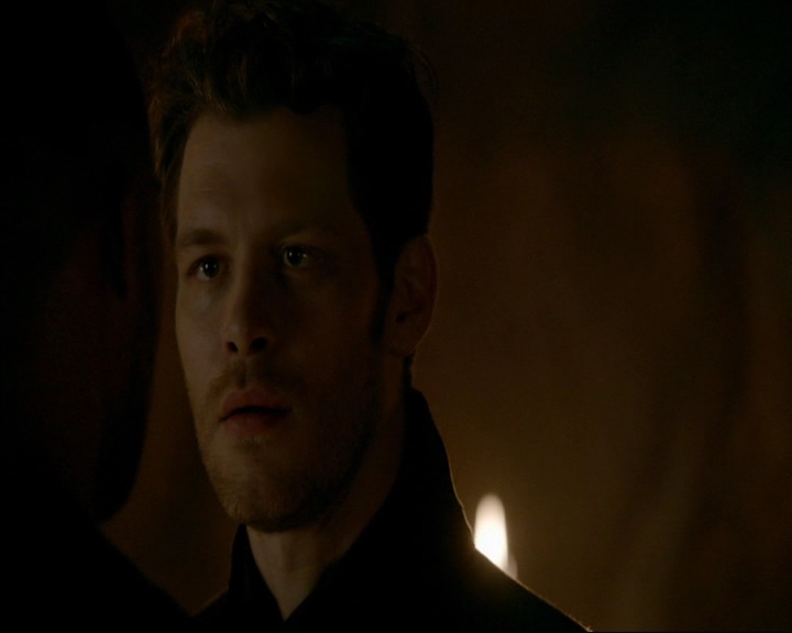 VampireDiaries-dot-nl_TheOriginals4x06BagOfCobras0592.jpg