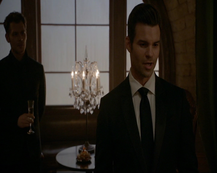 VampireDiaries-dot-nl_TheOriginals4x06BagOfCobras0609.jpg