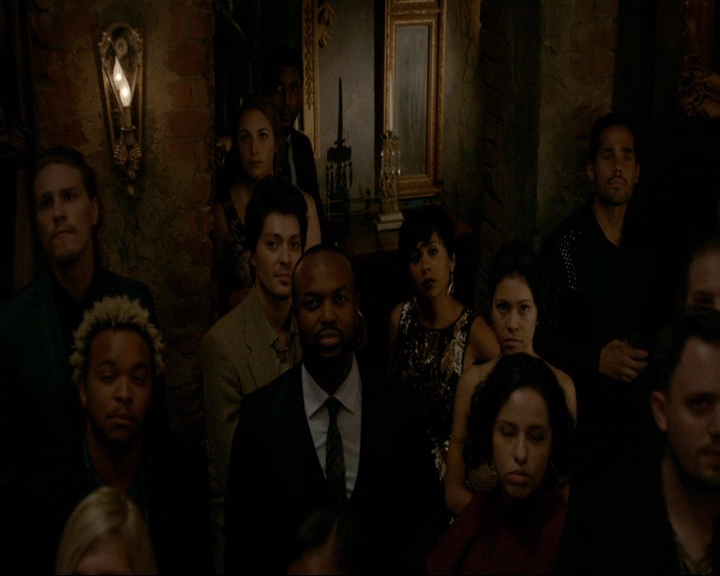 VampireDiaries-dot-nl_TheOriginals4x06BagOfCobras0612.jpg