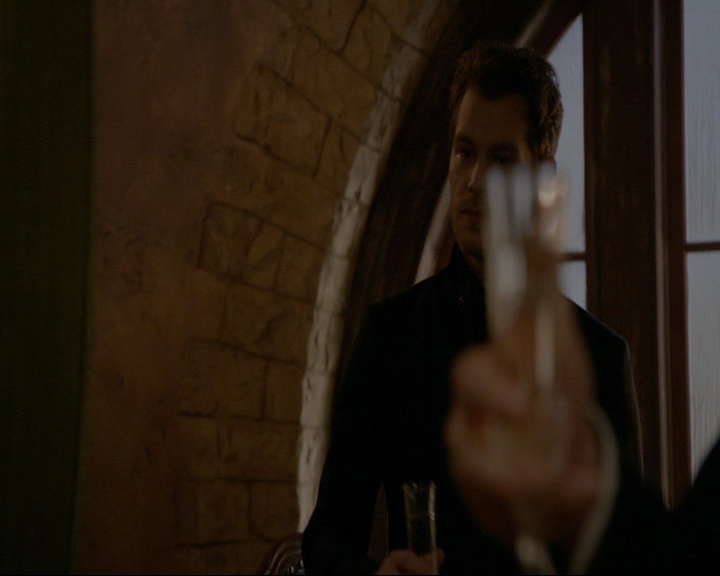 VampireDiaries-dot-nl_TheOriginals4x06BagOfCobras0624.jpg