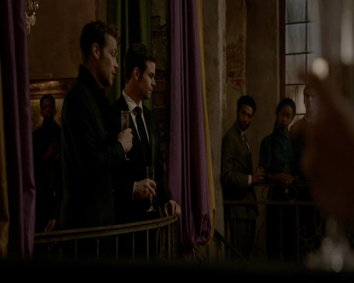 VampireDiaries-dot-nl_TheOriginals4x06BagOfCobras0635.jpg