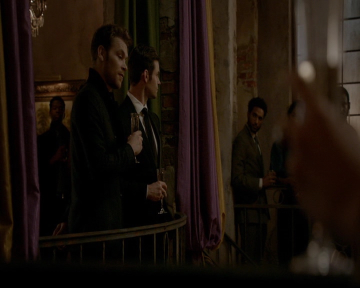 VampireDiaries-dot-nl_TheOriginals4x06BagOfCobras0636.jpg